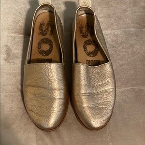 Gold Sorel slides